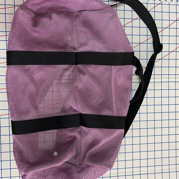 😈💜 Authentic SS16 Supreme Mesh Pastel Purple Duffle Bag 💜😈 - Picture 7 of 15